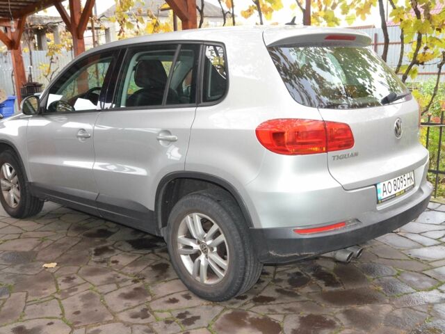 Серый Фольксваген Тигуан, объемом двигателя 2 л и пробегом 308 тыс. км за 10800 $, фото 3 на Automoto.ua