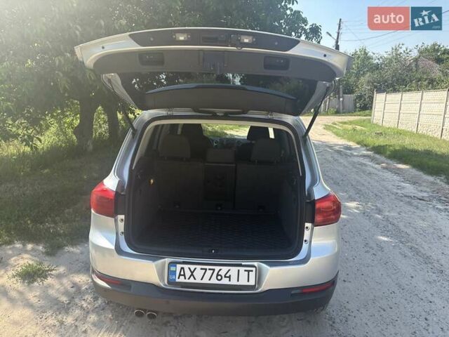 Серый Фольксваген Тигуан, объемом двигателя 1.98 л и пробегом 200 тыс. км за 14000 $, фото 7 на Automoto.ua