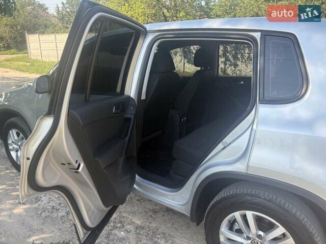 Серый Фольксваген Тигуан, объемом двигателя 1.98 л и пробегом 200 тыс. км за 14000 $, фото 9 на Automoto.ua