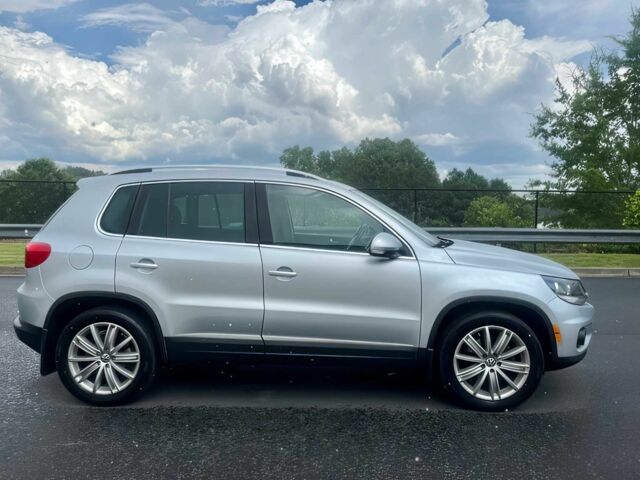 Сірий Фольксваген Тігуан, об'ємом двигуна 2 л та пробігом 88 тис. км за 7200 $, фото 3 на Automoto.ua