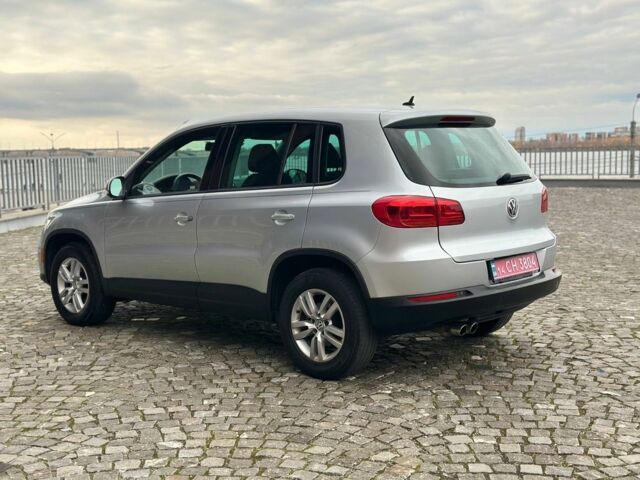 Сірий Фольксваген Тігуан, об'ємом двигуна 2 л та пробігом 220 тис. км за 9500 $, фото 2 на Automoto.ua