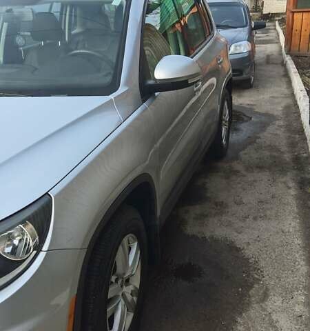 Серый Фольксваген Тигуан, объемом двигателя 1.98 л и пробегом 155 тыс. км за 12800 $, фото 4 на Automoto.ua