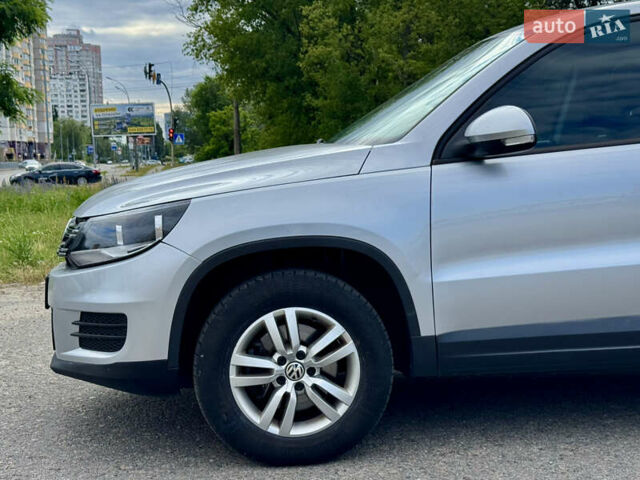 Серый Фольксваген Тигуан, объемом двигателя 1.98 л и пробегом 203 тыс. км за 10600 $, фото 71 на Automoto.ua