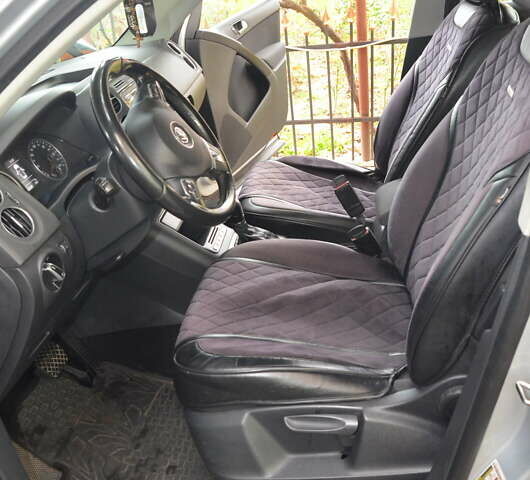 Серый Фольксваген Тигуан, объемом двигателя 1.98 л и пробегом 308 тыс. км за 10800 $, фото 10 на Automoto.ua