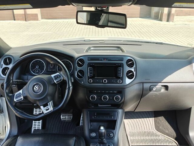 Серый Фольксваген Тигуан, объемом двигателя 2 л и пробегом 104 тыс. км за 11990 $, фото 12 на Automoto.ua