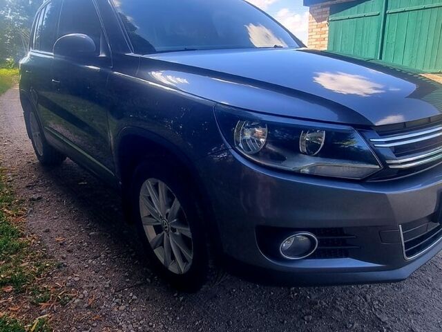 Серый Фольксваген Тигуан, объемом двигателя 2 л и пробегом 190 тыс. км за 14000 $, фото 1 на Automoto.ua