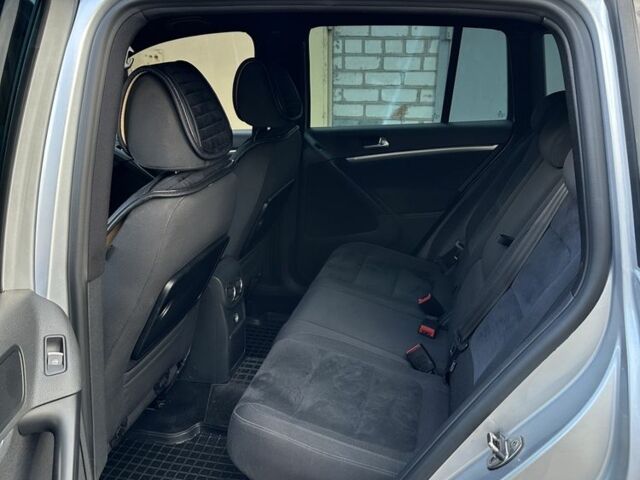 Серый Фольксваген Тигуан, объемом двигателя 2 л и пробегом 210 тыс. км за 16000 $, фото 4 на Automoto.ua