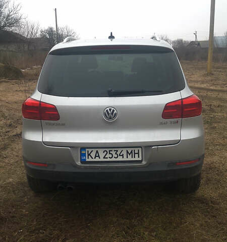 Серый Фольксваген Тигуан, объемом двигателя 1.98 л и пробегом 209 тыс. км за 12000 $, фото 3 на Automoto.ua