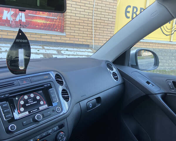 Серый Фольксваген Тигуан, объемом двигателя 1.98 л и пробегом 260 тыс. км за 9500 $, фото 9 на Automoto.ua