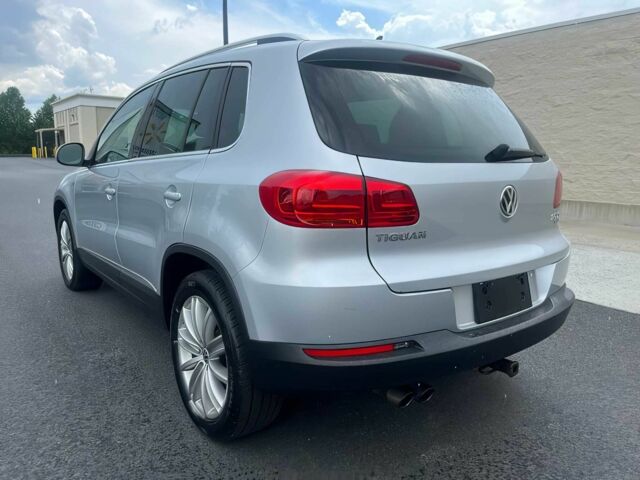 Сірий Фольксваген Тігуан, об'ємом двигуна 2 л та пробігом 88 тис. км за 7200 $, фото 6 на Automoto.ua