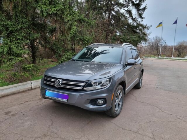 Сірий Фольксваген Тігуан, об'ємом двигуна 2 л та пробігом 175 тис. км за 13500 $, фото 1 на Automoto.ua