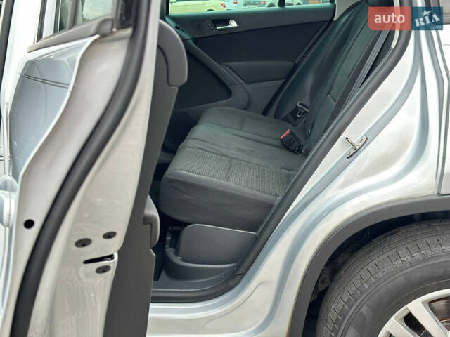 Сірий Фольксваген Тігуан, об'ємом двигуна 1.98 л та пробігом 130 тис. км за 9800 $, фото 18 на Automoto.ua