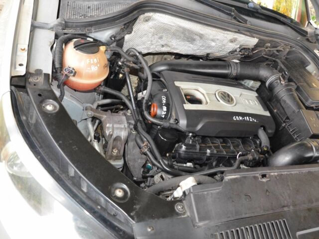 Серый Фольксваген Тигуан, объемом двигателя 2 л и пробегом 308 тыс. км за 10800 $, фото 7 на Automoto.ua