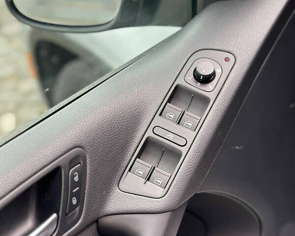 Сірий Фольксваген Тігуан, об'ємом двигуна 1.98 л та пробігом 130 тис. км за 9800 $, фото 24 на Automoto.ua