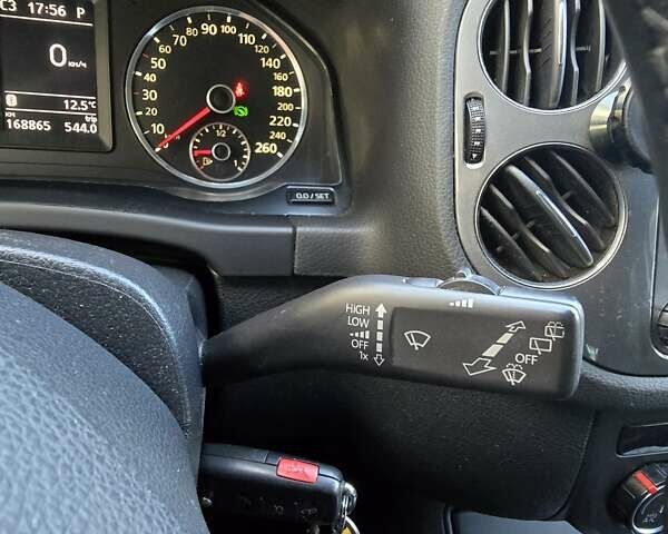 Серый Фольксваген Тигуан, объемом двигателя 1.98 л и пробегом 168 тыс. км за 12800 $, фото 17 на Automoto.ua