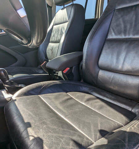 Серый Фольксваген Тигуан, объемом двигателя 1.98 л и пробегом 223 тыс. км за 11500 $, фото 9 на Automoto.ua