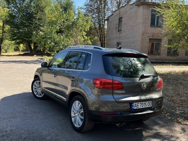 Серый Фольксваген Тигуан, объемом двигателя 2 л и пробегом 182 тыс. км за 13000 $, фото 6 на Automoto.ua