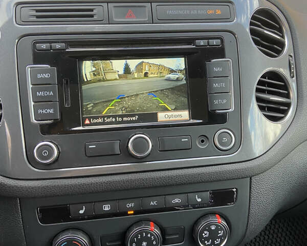 Серый Фольксваген Тигуан, объемом двигателя 1.98 л и пробегом 260 тыс. км за 9500 $, фото 10 на Automoto.ua