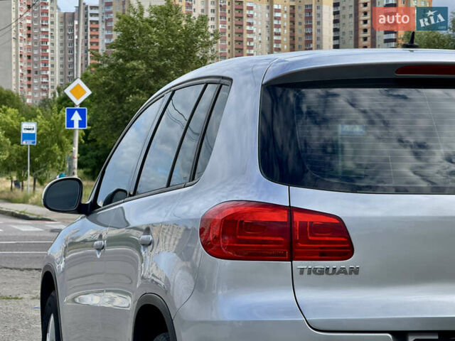 Серый Фольксваген Тигуан, объемом двигателя 1.98 л и пробегом 203 тыс. км за 10600 $, фото 84 на Automoto.ua