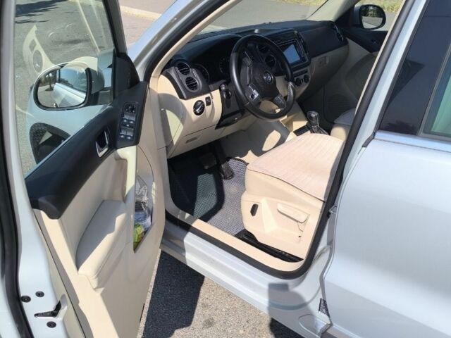 Серый Фольксваген Тигуан, объемом двигателя 2 л и пробегом 117 тыс. км за 12100 $, фото 9 на Automoto.ua