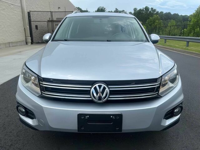 Сірий Фольксваген Тігуан, об'ємом двигуна 2 л та пробігом 88 тис. км за 7200 $, фото 1 на Automoto.ua