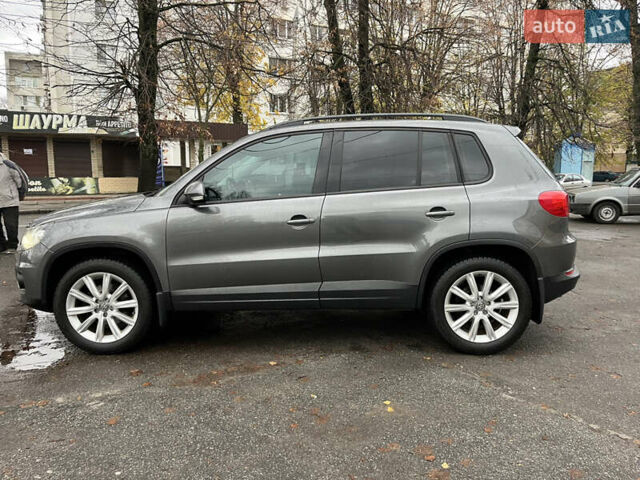 Серый Фольксваген Тигуан, объемом двигателя 2 л и пробегом 242 тыс. км за 13800 $, фото 6 на Automoto.ua