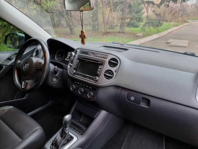 Сірий Фольксваген Тігуан, об'ємом двигуна 2 л та пробігом 175 тис. км за 13500 $, фото 7 на Automoto.ua