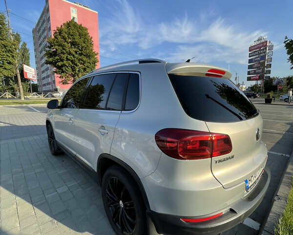 Сірий Фольксваген Тігуан, об'ємом двигуна 2 л та пробігом 180 тис. км за 10699 $, фото 10 на Automoto.ua