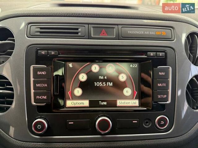 Серый Фольксваген Тигуан, объемом двигателя 2 л и пробегом 156 тыс. км за 12790 $, фото 34 на Automoto.ua