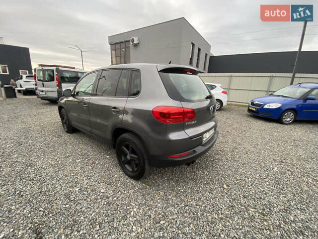 Серый Фольксваген Тигуан, объемом двигателя 1.98 л и пробегом 309 тыс. км за 9300 $, фото 7 на Automoto.ua