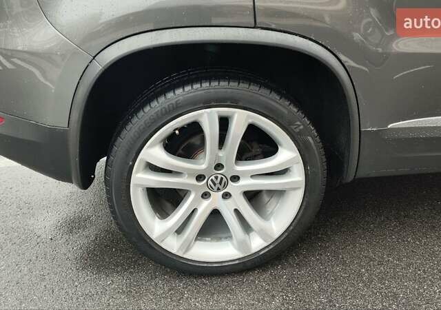 Серый Фольксваген Тигуан, объемом двигателя 1.98 л и пробегом 202 тыс. км за 13300 $, фото 16 на Automoto.ua