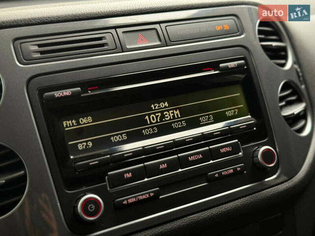 Сірий Фольксваген Тігуан, об'ємом двигуна 1.98 л та пробігом 230 тис. км за 11600 $, фото 16 на Automoto.ua