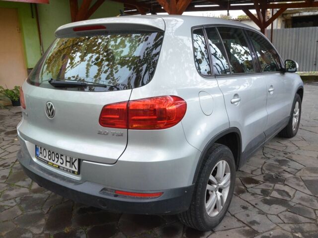 Серый Фольксваген Тигуан, объемом двигателя 2 л и пробегом 308 тыс. км за 10800 $, фото 2 на Automoto.ua