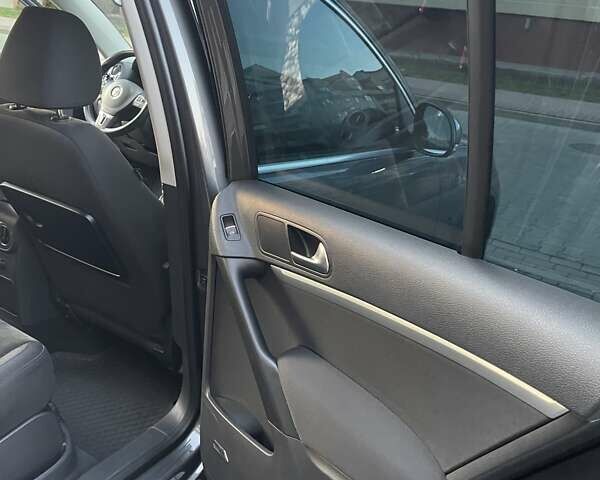 Серый Фольксваген Тигуан, объемом двигателя 1.97 л и пробегом 247 тыс. км за 14500 $, фото 8 на Automoto.ua