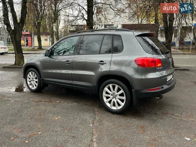 Серый Фольксваген Тигуан, объемом двигателя 2 л и пробегом 242 тыс. км за 13800 $, фото 5 на Automoto.ua