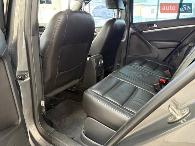 Серый Фольксваген Тигуан, объемом двигателя 2 л и пробегом 156 тыс. км за 12790 $, фото 28 на Automoto.ua