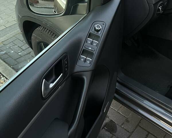 Серый Фольксваген Тигуан, объемом двигателя 1.97 л и пробегом 247 тыс. км за 14500 $, фото 17 на Automoto.ua