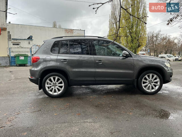 Серый Фольксваген Тигуан, объемом двигателя 2 л и пробегом 242 тыс. км за 13800 $, фото 2 на Automoto.ua