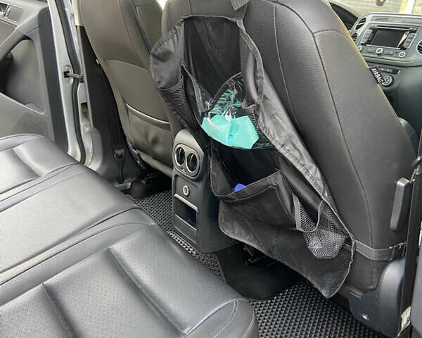 Серый Фольксваген Тигуан, объемом двигателя 1.98 л и пробегом 260 тыс. км за 9500 $, фото 15 на Automoto.ua