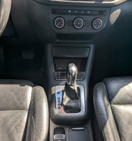 Серый Фольксваген Тигуан, объемом двигателя 1.98 л и пробегом 223 тыс. км за 11500 $, фото 7 на Automoto.ua