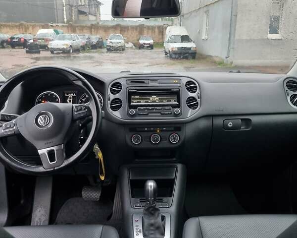 Сірий Фольксваген Тігуан, об'ємом двигуна 1.98 л та пробігом 140 тис. км за 10500 $, фото 9 на Automoto.ua