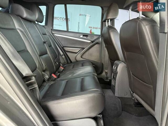 Серый Фольксваген Тигуан, объемом двигателя 2 л и пробегом 156 тыс. км за 12790 $, фото 31 на Automoto.ua