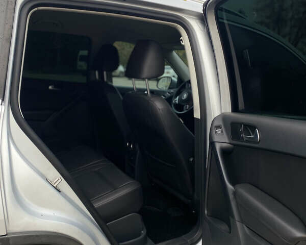 Серый Фольксваген Тигуан, объемом двигателя 1.98 л и пробегом 294 тыс. км за 11500 $, фото 21 на Automoto.ua