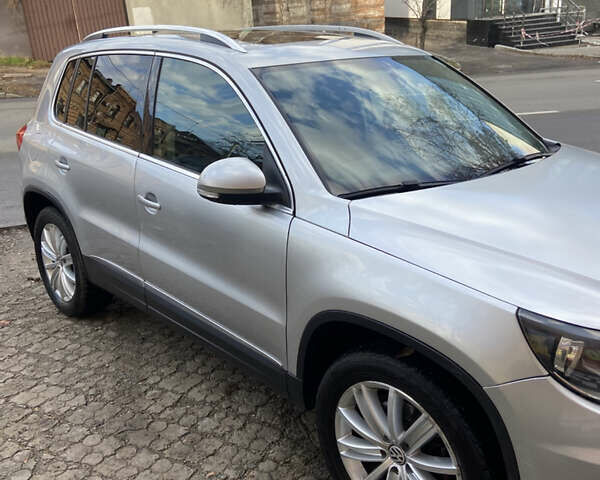 Серый Фольксваген Тигуан, объемом двигателя 1.98 л и пробегом 260 тыс. км за 9500 $, фото 1 на Automoto.ua