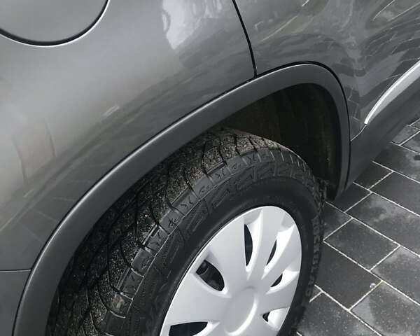 Серый Фольксваген Тигуан, объемом двигателя 1.98 л и пробегом 143 тыс. км за 10300 $, фото 2 на Automoto.ua