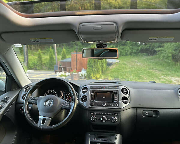 Серый Фольксваген Тигуан, объемом двигателя 2 л и пробегом 222 тыс. км за 12900 $, фото 30 на Automoto.ua