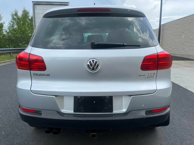 Сірий Фольксваген Тігуан, об'ємом двигуна 2 л та пробігом 88 тис. км за 7200 $, фото 5 на Automoto.ua