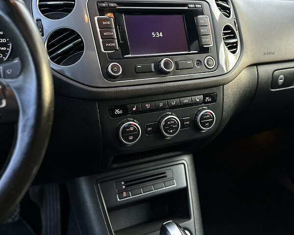 Серый Фольксваген Тигуан, объемом двигателя 2 л и пробегом 222 тыс. км за 12900 $, фото 20 на Automoto.ua