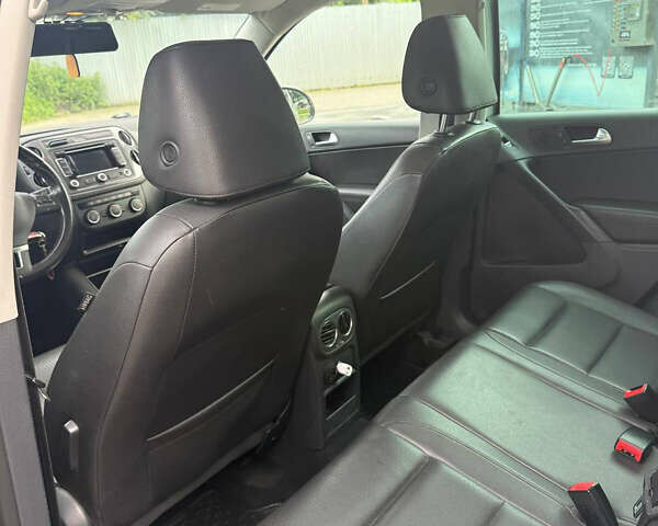 Серый Фольксваген Тигуан, объемом двигателя 1.98 л и пробегом 260 тыс. км за 10300 $, фото 11 на Automoto.ua