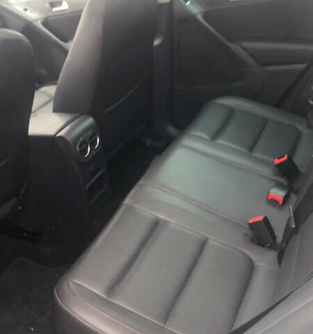 Серый Фольксваген Тигуан, объемом двигателя 1.98 л и пробегом 209 тыс. км за 12000 $, фото 5 на Automoto.ua